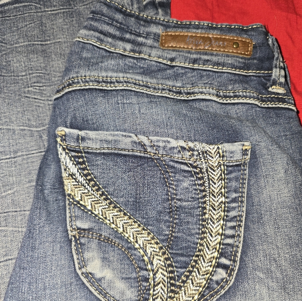 Ariya Jeans - Picture 6 of 7